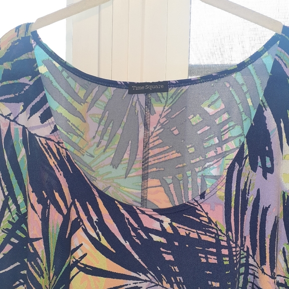 Times Square Short Sleeve Top - Picture 3 of 8